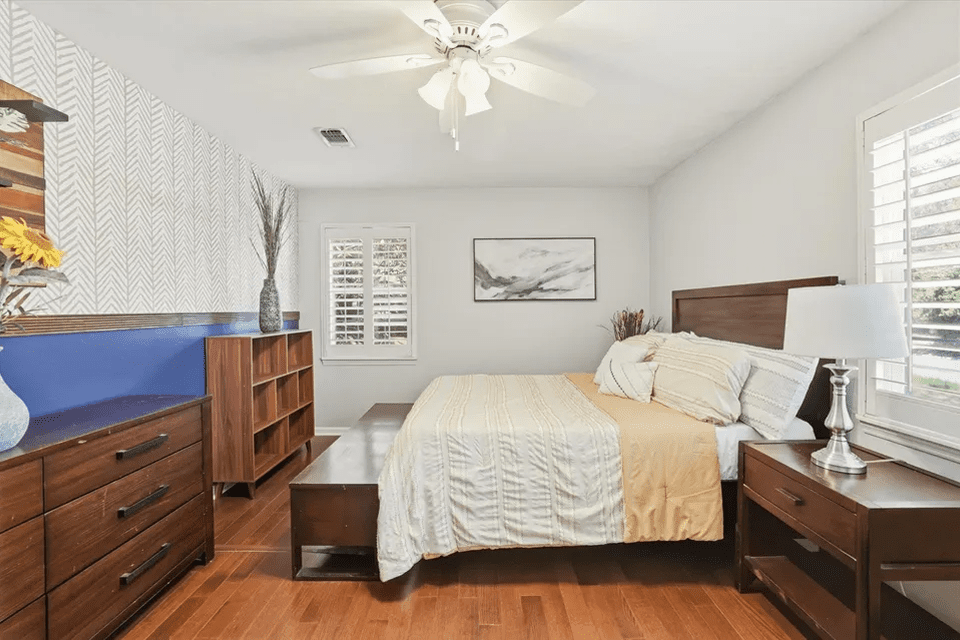 Elegant bedroom decor and furnishings